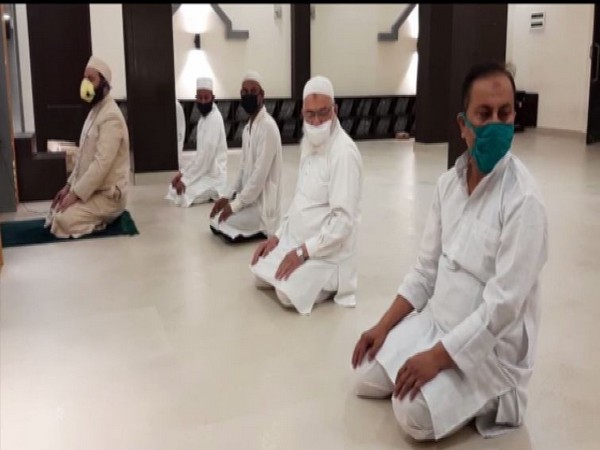 People perform namaz at Eidgah mosque in Lucknow on Monday. Photo/ANI