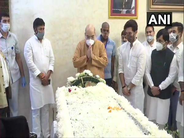 Union Home Minister Amit Shah paying respects to the departed leader. (Photo/ANI)
