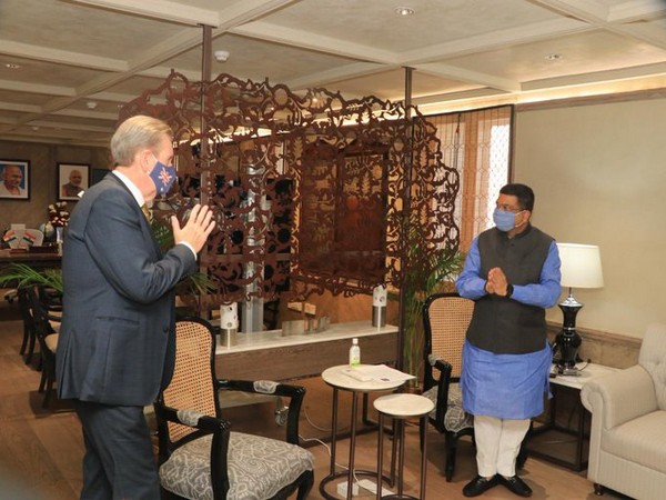 Union Minister for Petroleum and Natural Gas and Steel Dharmendra Pradhan met Australian High Commissioner Barry O'Farrell on Wednesday. (Photo credit: Ministry of Petroleum and Natural Gas Twitter)