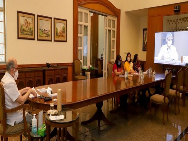 Delhi Lieutenant Governor Anil Baijal meeting with the DDA  Vice Chairman Anurag Jain and National Institute of Urban Affairs. (Photo: Twitter)