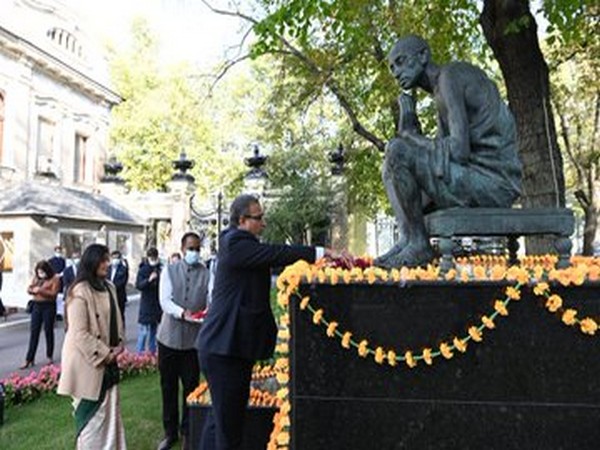 Indian Ambassador Venkatesh Varma paid floral tribute to Mahatma Gandhi at Lomonosovski Prospekt and the Embassy on Gandhi Jayanti. (Photo credit: India in Russia Twitter)