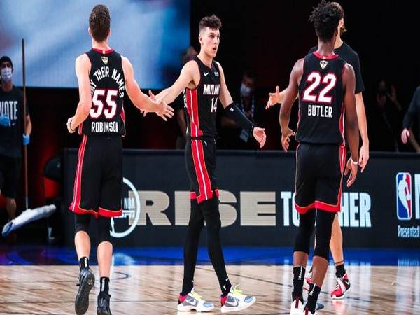 Miami Heat in action against LA Lakers (Photo/ Miami Heat Twitter)