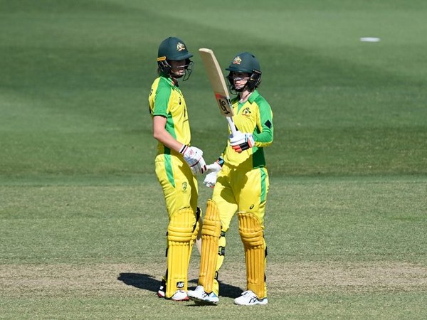 Meg Lanning and Rachael Haynes in action against NZ. (Photo/ Australian Women's Cricket Team Twitter)