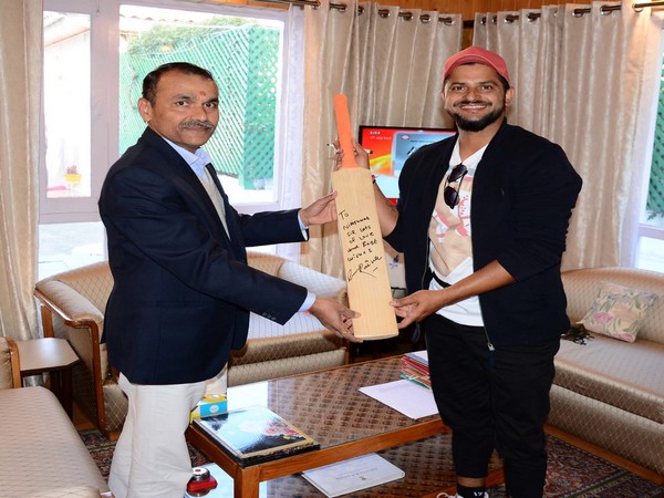 Suresh Raina with Nitishwar Kumar (Photo/ DIPR-J&K Twitter) 