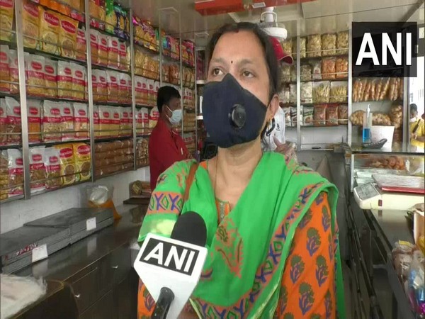 A VMC official talks to ANI during the drive on Monday.(Photo/ANI)