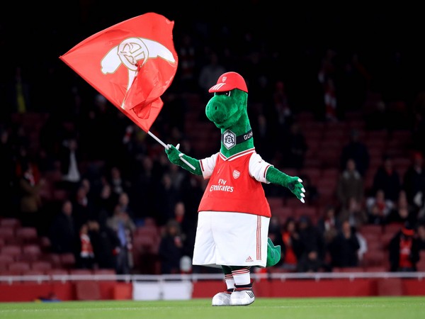 Gunnersaurus (Photo/ Mesut Ozil Twitter) 