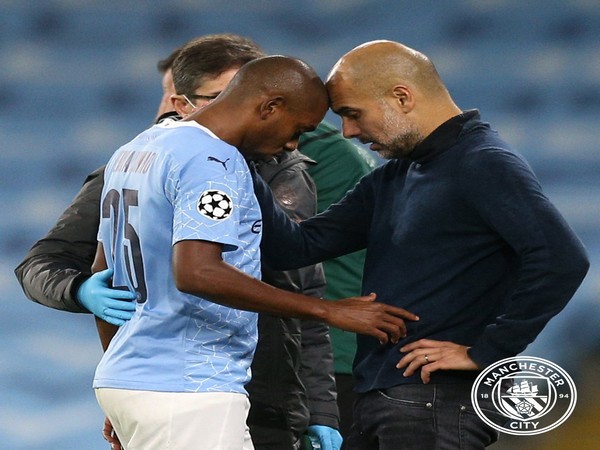 Fernandinho with Pep Guardiola. (Photo/ Manchester City Twitter) 