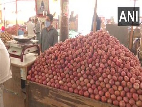 Onion prices surged in Pune, Maharashtra (Photo/ANI)