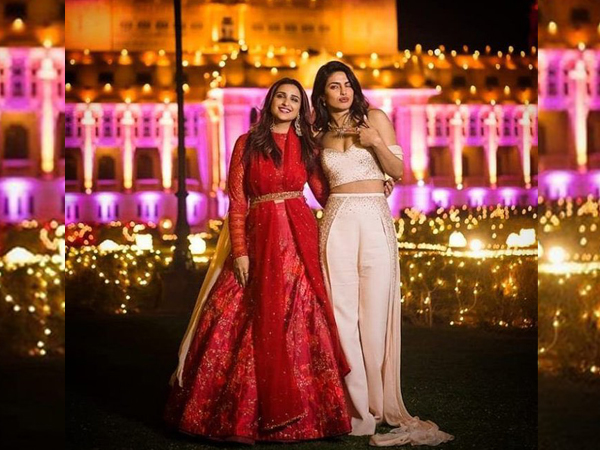 Celebrity sisters Priyanka Chopra Jonas and Parineeti Chopra (Image Source: Twitter)
