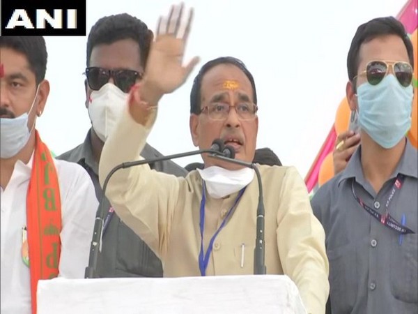 Madhya Pradesh Chief Minister Shivraj Singh in Datia, Madhya Pradesh (Photo/ANI)