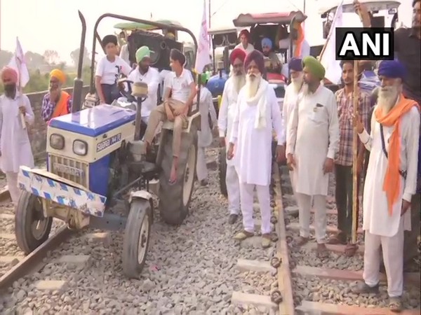 Farmers in Amritsar blocking railway track during 'Rail Roko' agitation on 20th day (Photo/ANI)