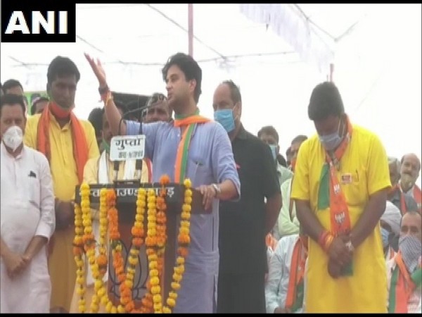 Bharatiya Janata Party leader Jyotiraditya Scindia speaking at a rally in MP's Agar Malwa. (Photo/ANI)
