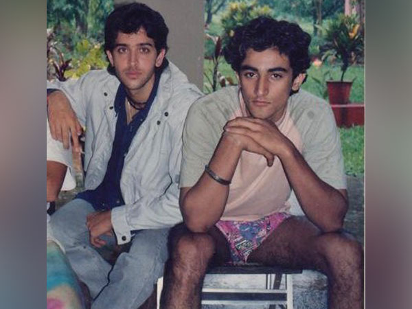 Hrithik Roshan, Kunal Kapoor (Image courtesy: Twitter)