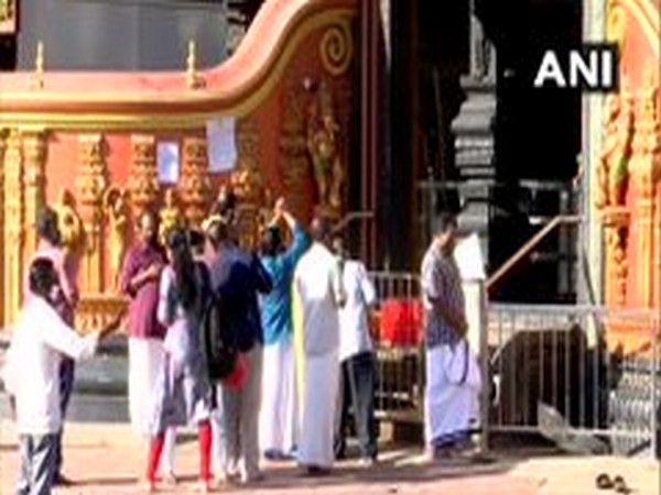 Devotees offer prayers at Pazhavangadi Ganapathi Temple in Thiruvananthapuram (Photo/ANI)