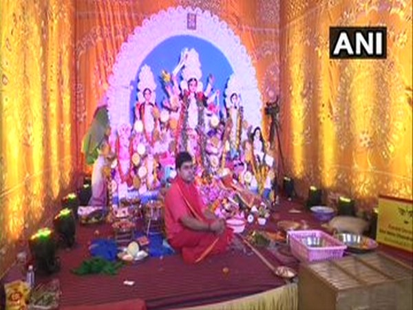 Durga pandal set up by Bengal Club at Shivaji Park in Mumbai. Photo/ANI