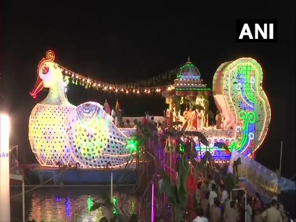 Idols of goddess Kanaka Durga, Lord Malleswara on the Hamsa Vahana. (Photo/ANI)