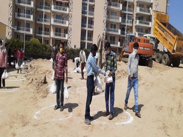 Elan Group distributes one month of ration to over 2000 construction workers