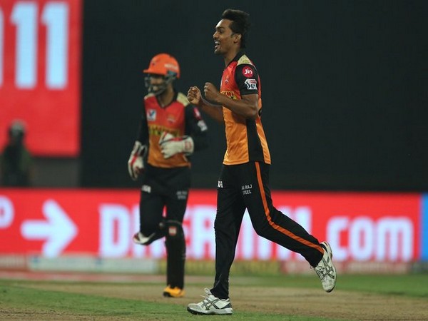 SRH's Sandeep Sharma in action against RCB (Photo/ IPL Twitter)