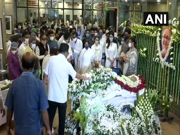 Mamata Banerjee at the Rabindra Sadan paying her respects to veteral actor Soumitra Chatterjee. (Photo/ANI)