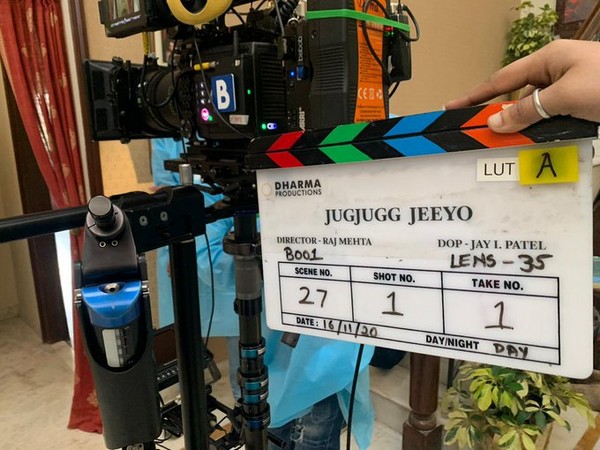 A picture of the clapperboard from shoot of 'Jug Jug Jeeyo' (Image Source: Twitter)