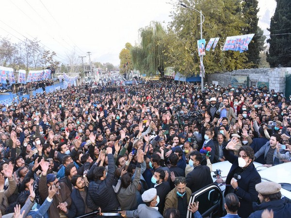 The Pakistan Peoples Party (PPP) workers have blocked Shahrah Quaid-i-Azam in Gilgit since Monday morning, Dawn reported. 