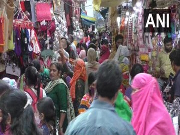 Markets in Surat witnessed heavy footfall on Friday (Photo/ANI)