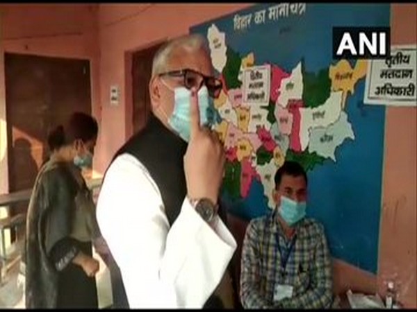 Rajya Sabha MP Ahmad Ashfaque Karim casts his vote at a polling station in Katihar. Photo/ANI