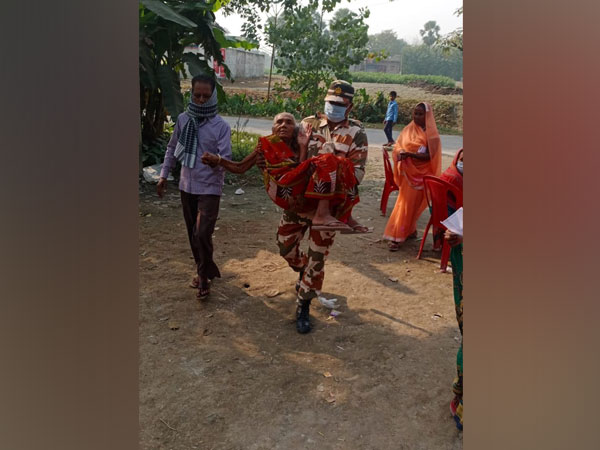 ITBP jawan carring an elderly voter to a polling booth in Muzaffarpur on Saturday. (Photo/ANI)