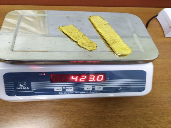 Kerala Air Intelligence Unit recovered 423 grams of gold from Kannur International Airport. 