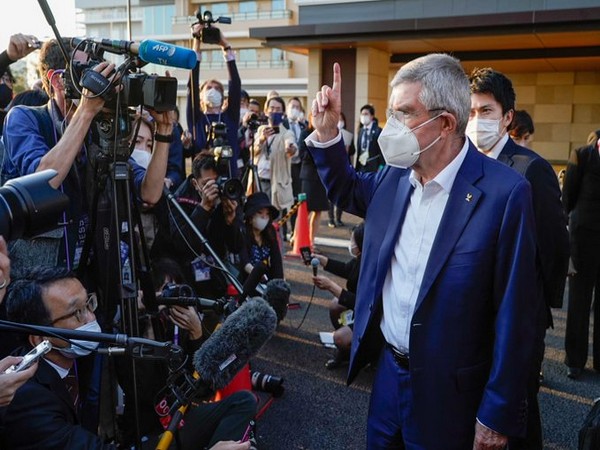 IOC President Shinzo Abe arrives at Athletes' Village (Photo/ IOC Media Twitter)