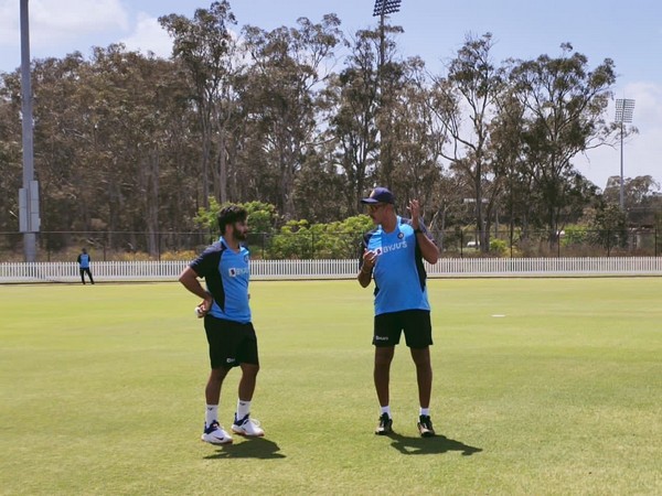 Ravi Shastri with Shardul Thakur in Sydney (Photo/ Ravi Shastri Twitter)