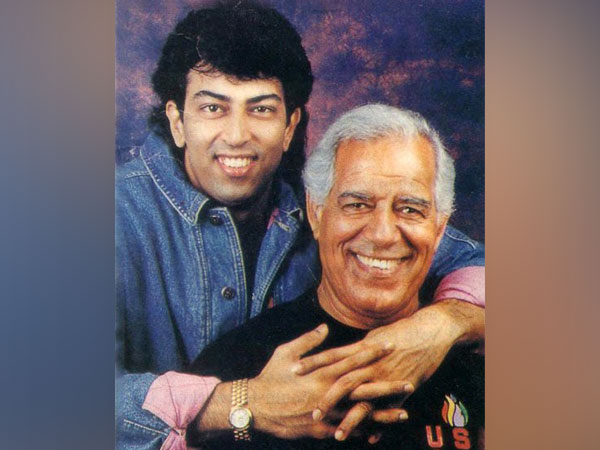 Actor Vindu Dara Singh with Father Dara Singh Randhawa (Image source: Twitter)