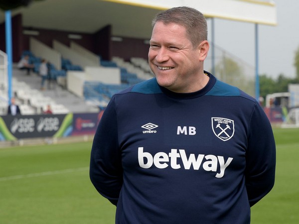 Matt Beard (Photo/ West Ham United Women Twitter) 