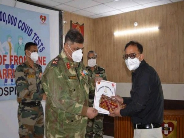 Indian Army's Northern Command felicitating corona warriors on Saturday. (Photo credit: Twitter/Northern Command, Indian Army)