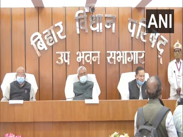 Chief Minister Nitish Kumar (Center) during oath taking ceremony of MLCs (photo/ANI)