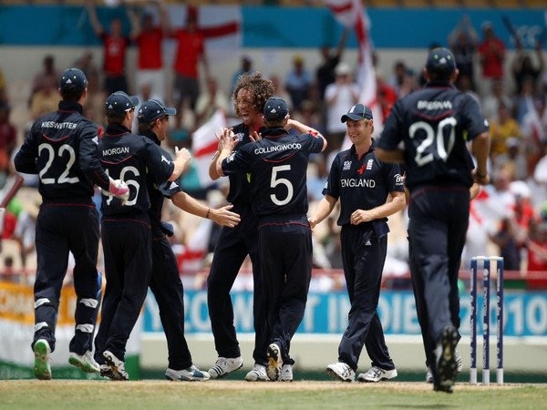 England cricket team celebrating after taking a wicket. (Photo/T20 WC Twitter)