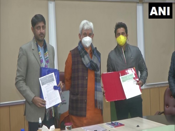 Jammu and Kashmir Lieutenant Governor Manoj Sinha with Suresh Raina. (Photo/ANI)