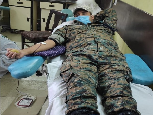 A CRPF jawan donating blood to Sayeeda, a 19-year-old patient from Budgam. (ANI)