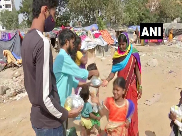 Malleshwar Rao distributes food among poor people. (Photo/ANI)