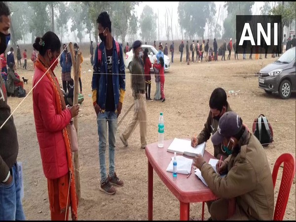 Long queues of Nepali citizens at Banbasa near the India-Nepal border. (Photo/ANI)