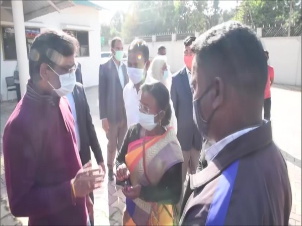 Hemant Soren meeting public at his residence (Photo/ANI)