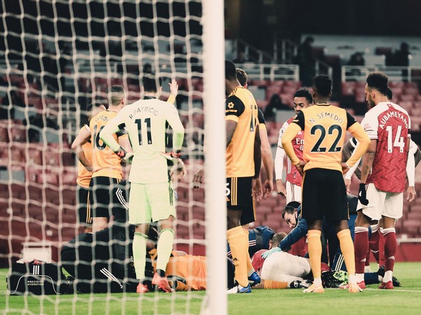 Jimenez being assessed by medical team after suffering a head injury. (Photo/ Wolves Twitter)