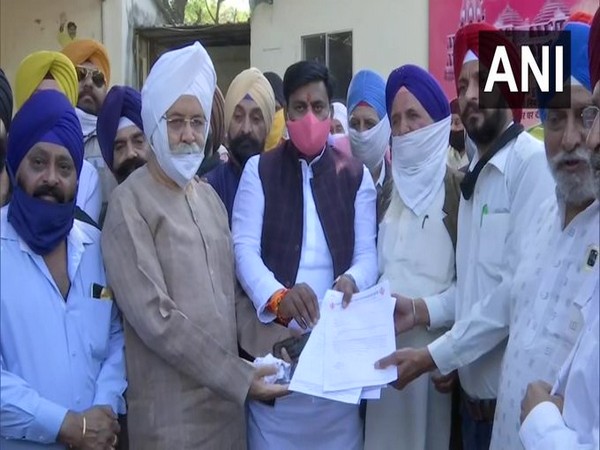Representatives of the Sikh community met Madhya Pradesh Assembly Protem Speaker Rameshwar Sharma