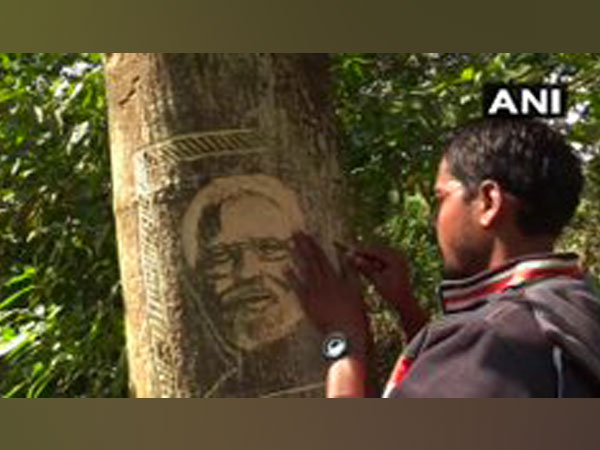 An artist has carved a portrait of Prime Minister Narendra Modi on a tree in Similipal National Park, Mayurbhanj (Photo/ANI)