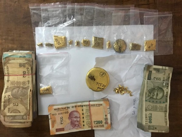 Seized gold and cash (Photo/ANI)
