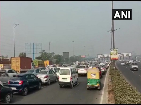 Traffice Jam at DND flyway (Photo/ANI)