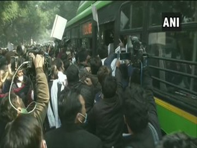 Delhi Police took Congress leaders into custody on Thursday (Photo/ANI)