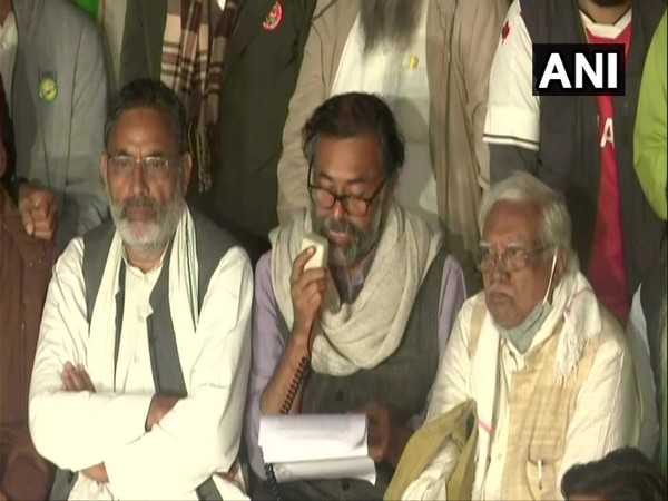 Swaraj India leader Yogendra Yadav reading out  letter by farmer leaders at the Singhu border. (Photo/ANI)