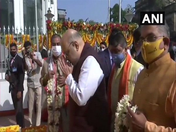 Union Home Minister Amit Shah paid tribute to Swami Vivekanand at Ramakrishna Ashram in Kolkata (Photo/ANI)