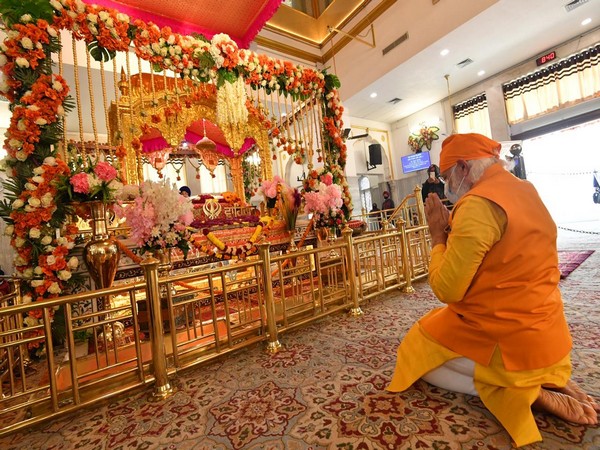Prime Minister Narendra Modi at Gurudwara Rakab Ganj Sahib (Photo/Twitter/Narendra Modi)